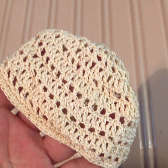🏵New handmade crocheted preemie (or doll) hat in cream cotton thread - Picture 4 of 4
